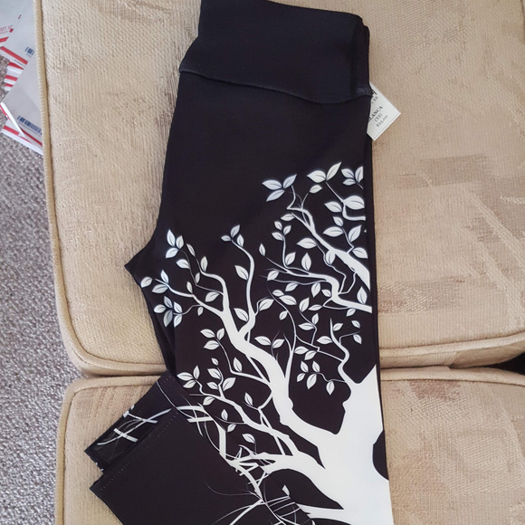 Black & White Tree pattern leggings - Picture 2 of 6